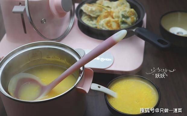 电饭煲|早起10分钟搞定小学生的早餐，有汤有菜有主食，一个星期不重样