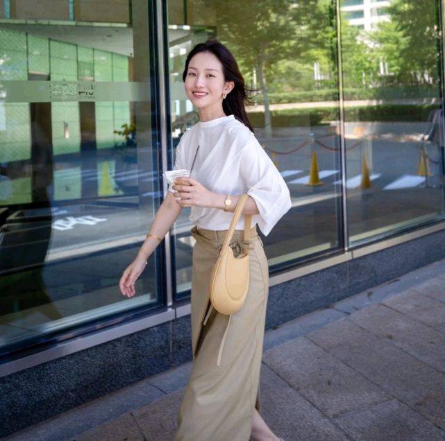 视觉|想成为精致的女人，就要穿对服装了，合适的穿搭会让整个人更优雅