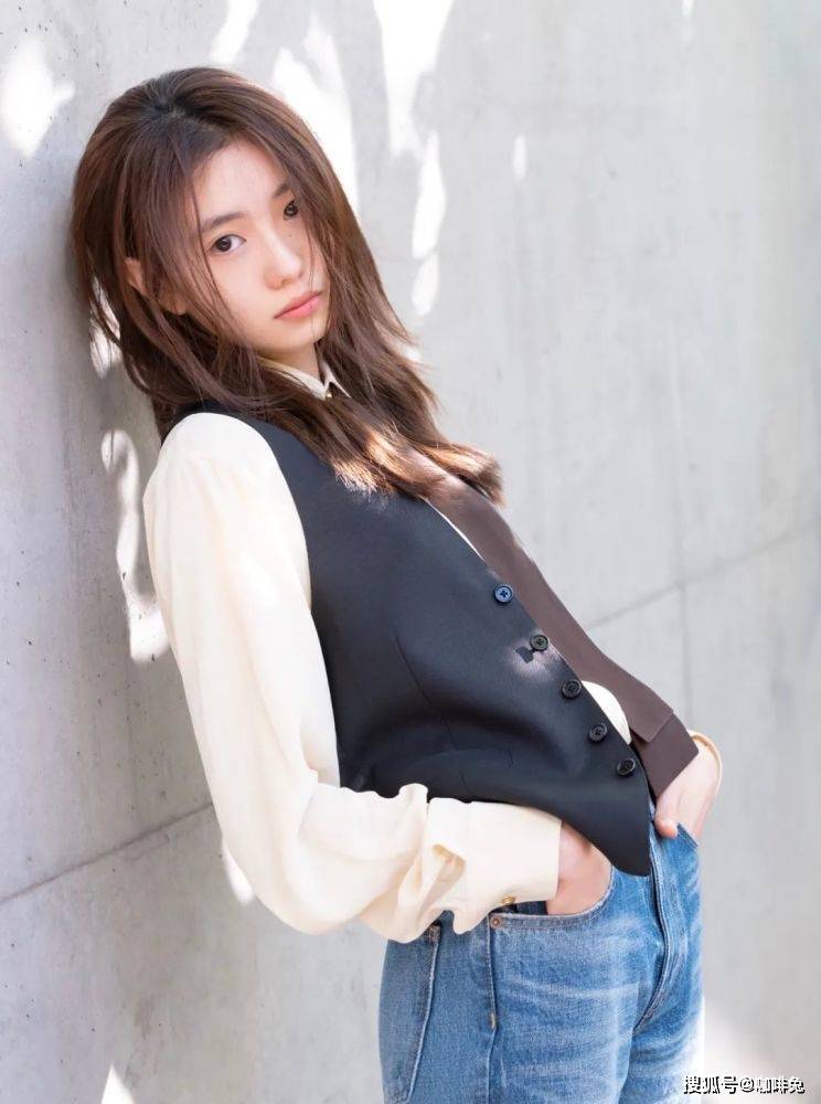 香芋|“谋女郎”刘浩存的时尚品味真不错，未来可期，颜值艳压章子怡