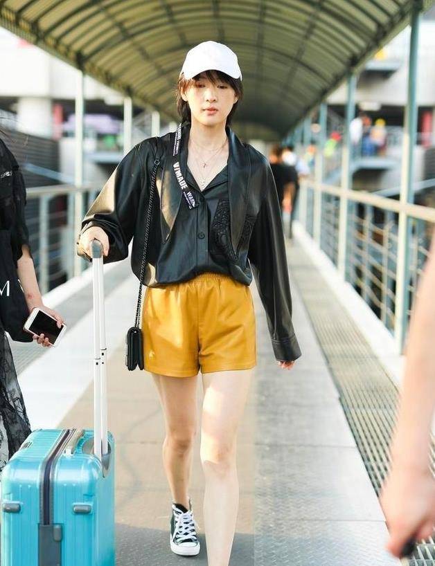 中性|童瑶气质太好了，短发造型穿黑色衬衫，“少年气”满满好帅气