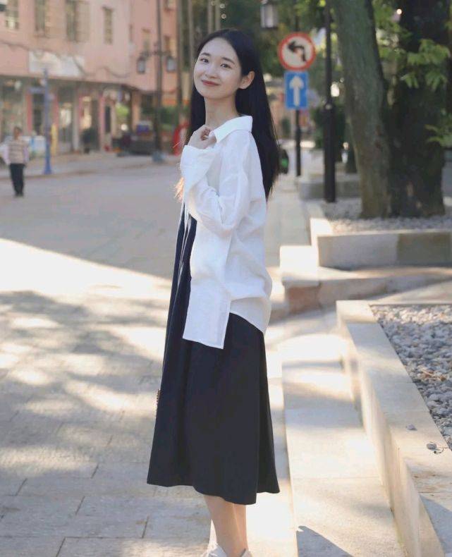 能在|会穿衣搭配很关键,只要会搭配,穿上基础款也能在人群中脱颖而出