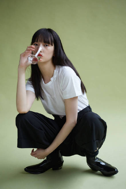 刺绣|金大川前女友好高级！项偞婧刺绣长裙现身，179cm身高这气质绝了