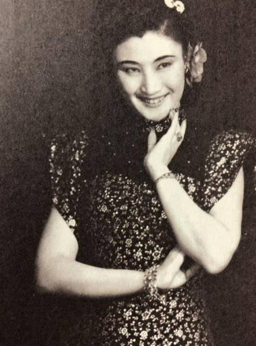 朱桂芳教她的第一出戏就是梅兰芳的拿手好戏《霸王别姬》,言慧珠练习