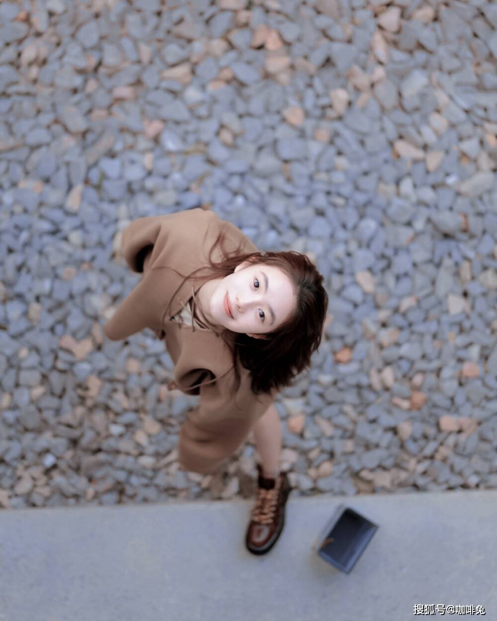 香芋|“谋女郎”刘浩存的时尚品味真不错，未来可期，颜值艳压章子怡