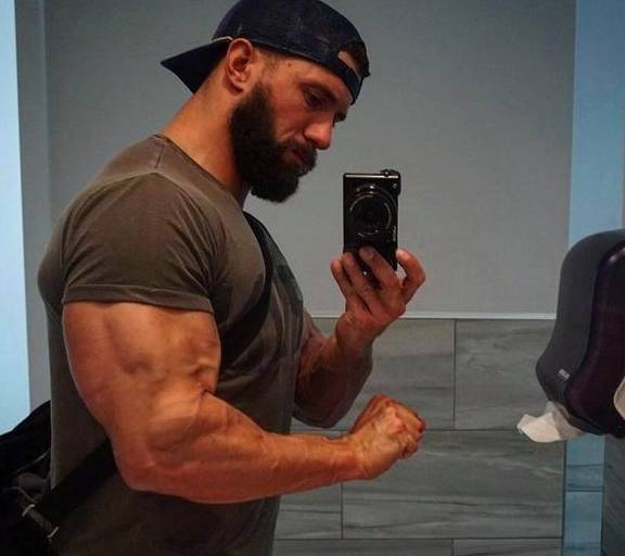 地球上体脂率最低的男人 巅峰时期仅为2 3 肌肉就像木头雕刻般 Helmut