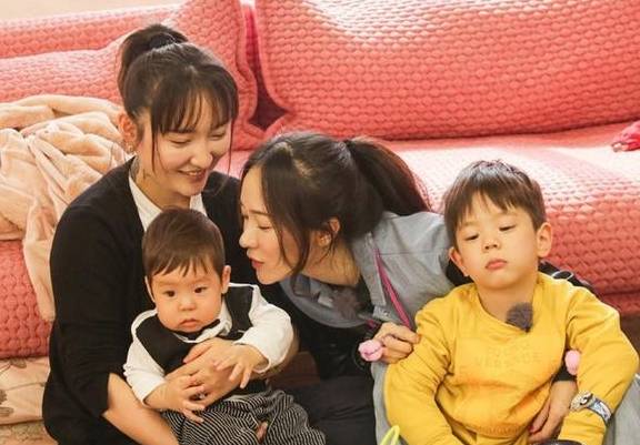 什么|4岁哥哥把1岁弟弟放到锅里，看到旁边的配料，宝妈真是欲哭无泪