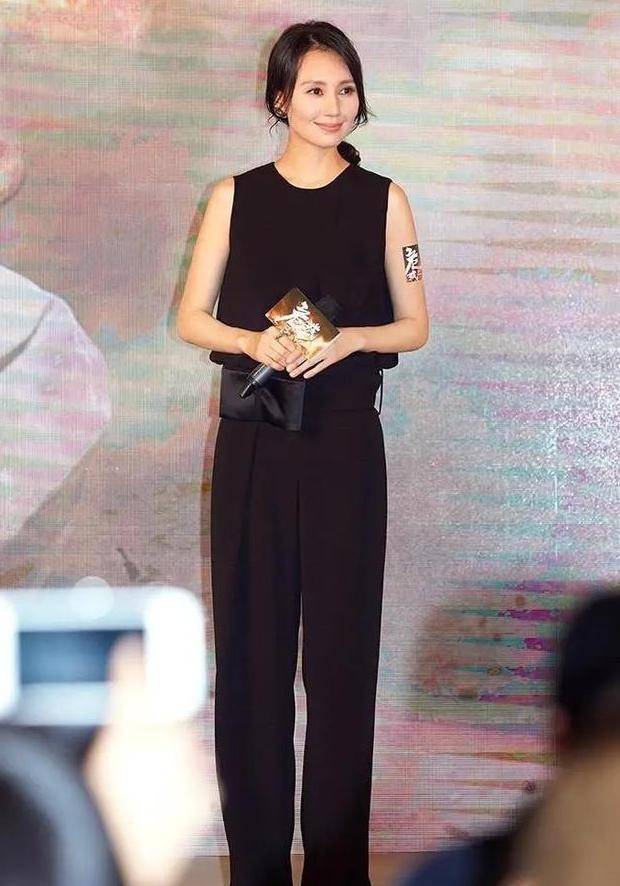因为|真正精致优雅的女人，夏天很少穿t恤、短裤