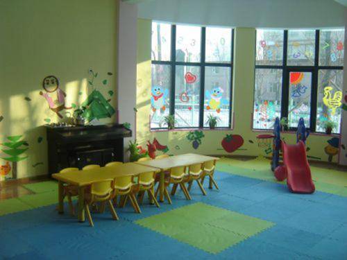 房画|幼儿园手工作业明着是画房画车，背后实则是暴露孩子家庭状况！