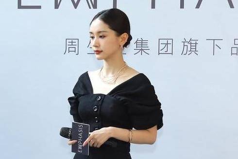 设计|王子文胆子不小,1米59敢穿显腿短的靴子,还好红色连体裤加分了