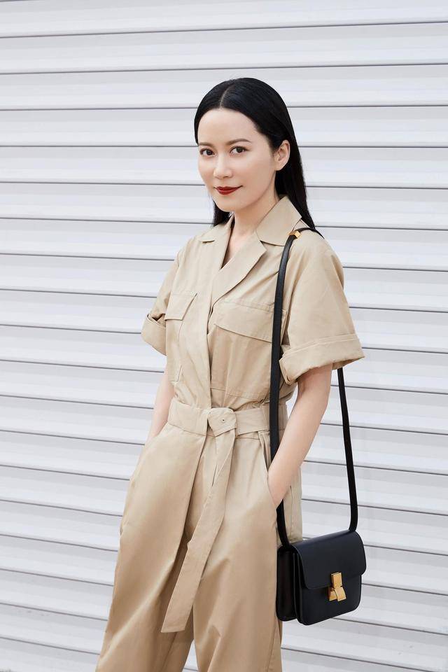 因为|真正精致优雅的女人，夏天很少穿t恤、短裤