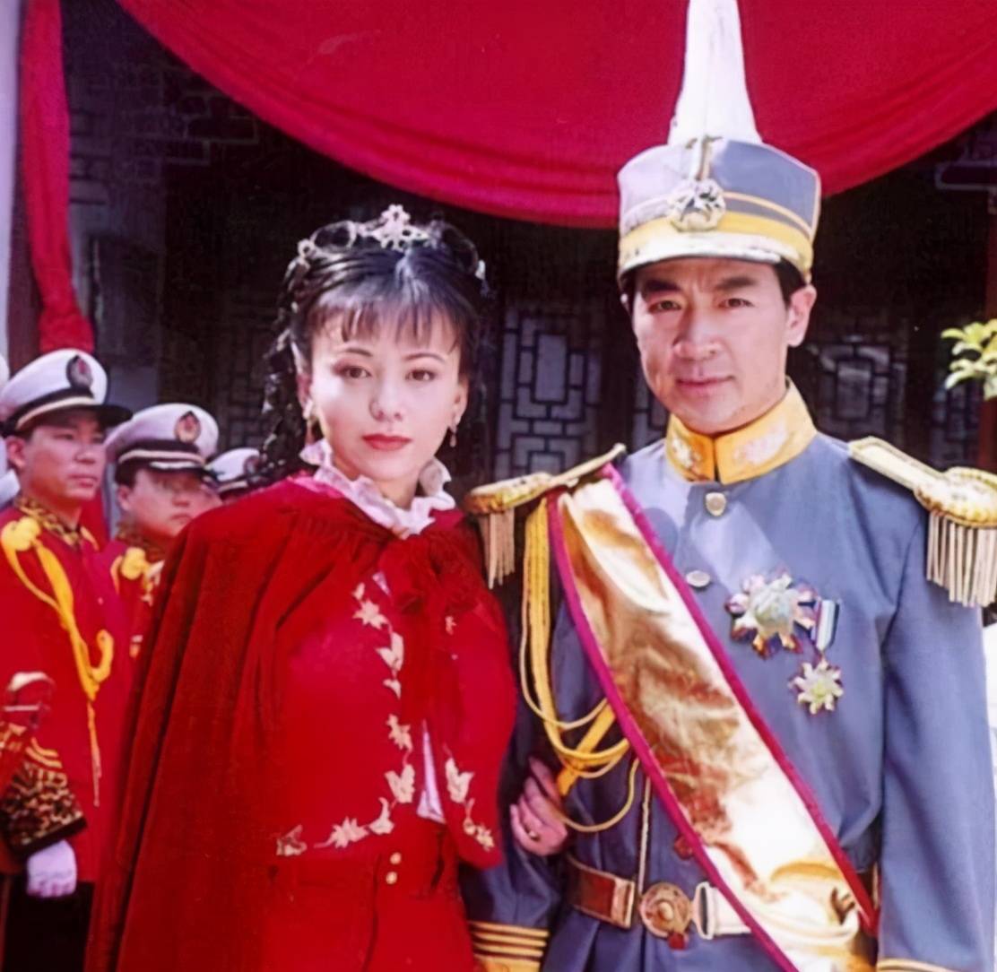 情深深雨蒙蒙:依萍和尔豪为何那么大仇?身世答案与2个女人有关_王雪琴