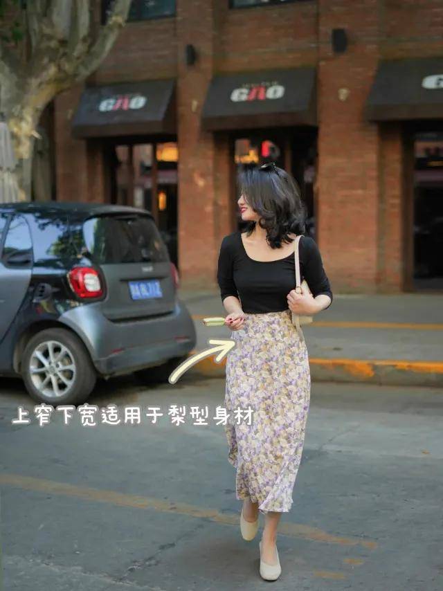 高个子|穿来穿去，还是T恤最实用，今夏这样选款、挑色，上身才时髦吸睛