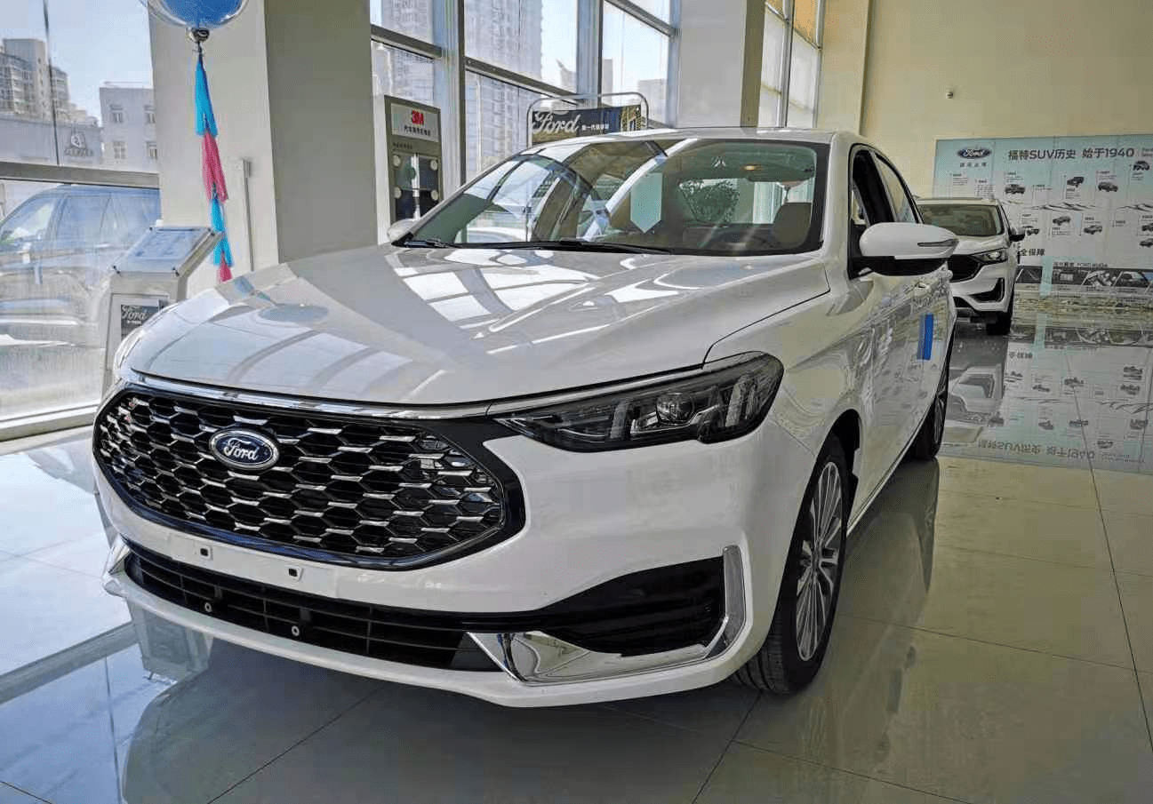 爱上新一代福睿斯,她说"忠于颜值,始于品质和信赖"!