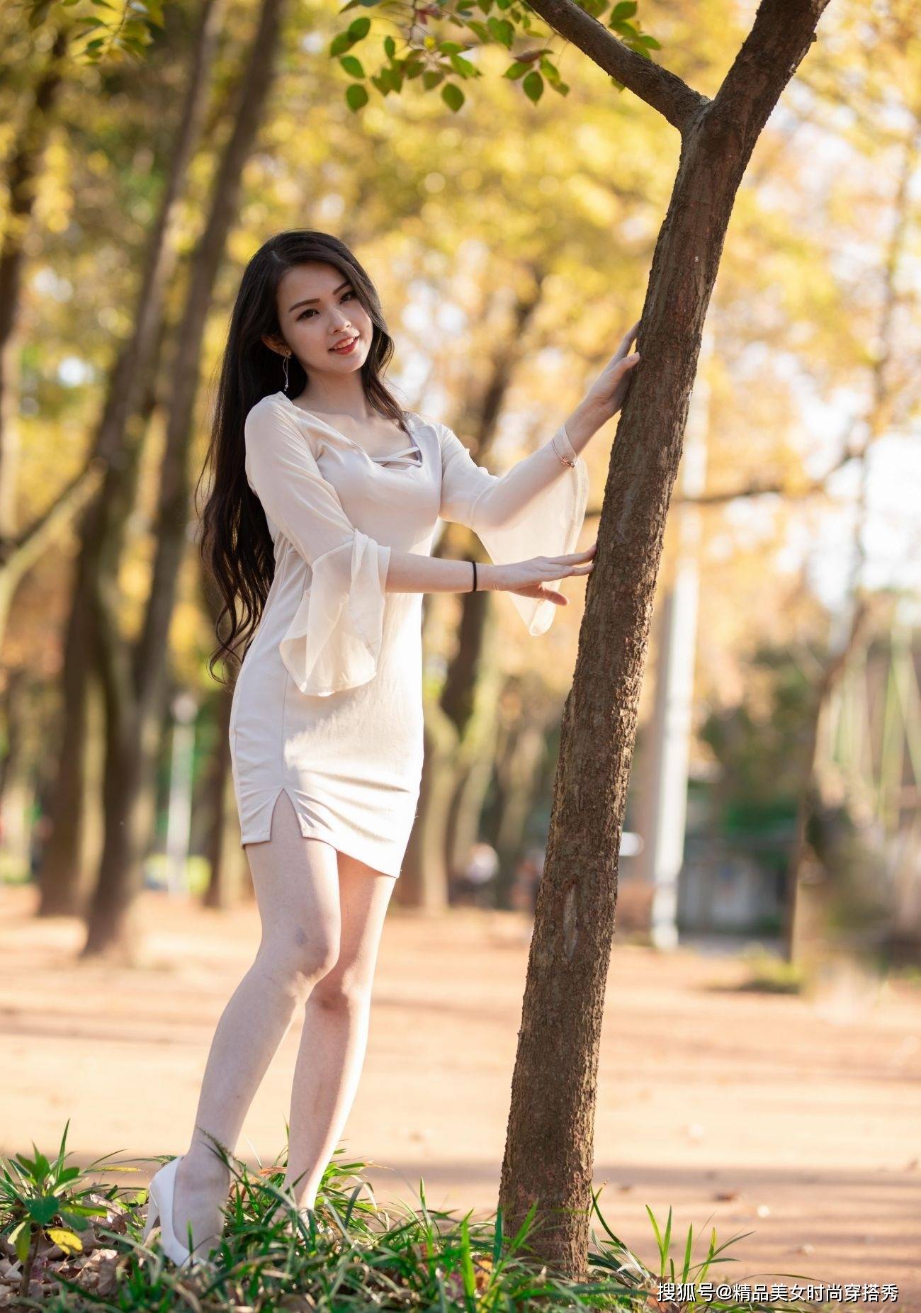 妹纸|简约米色连衣裙，无需任何的装饰也能尽显优雅的甜美感觉