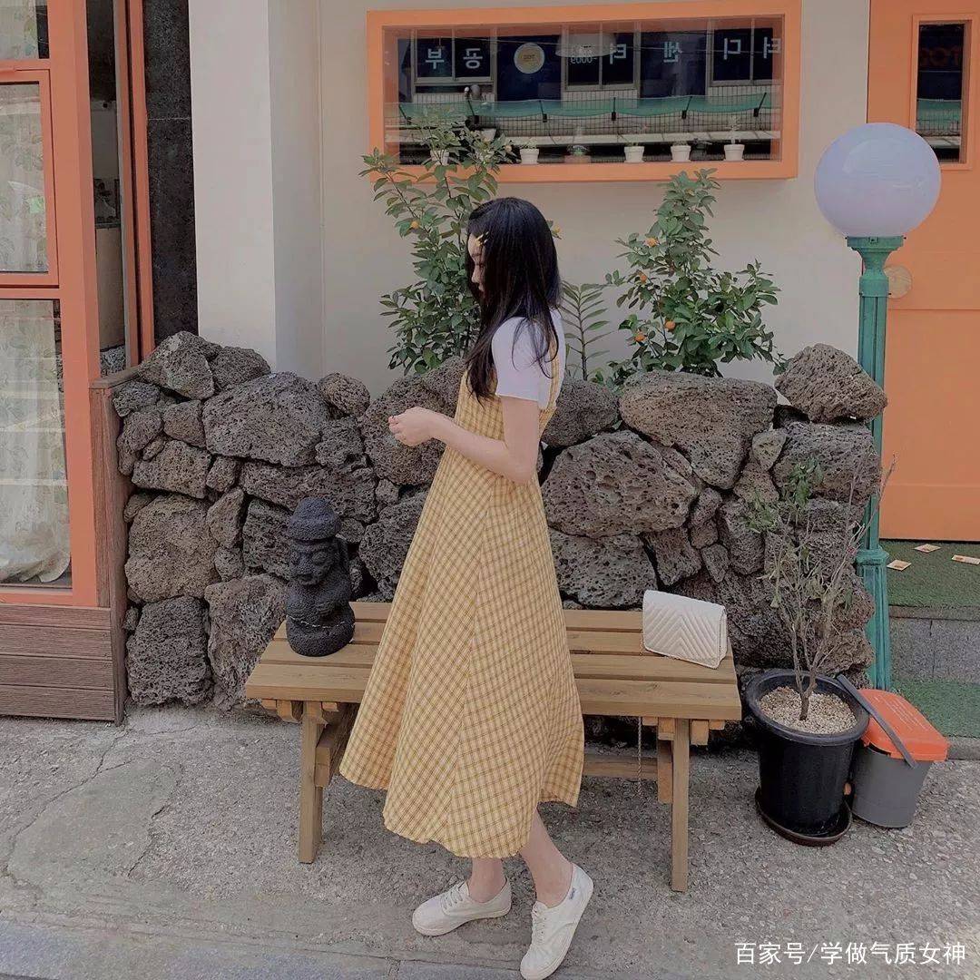 黑色|裙子里穿什么？现在这么穿才时髦！