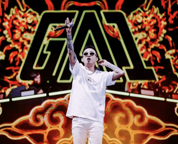 gai,本名周延, 出生于四川省,中国内地嘻哈说唱男歌手.