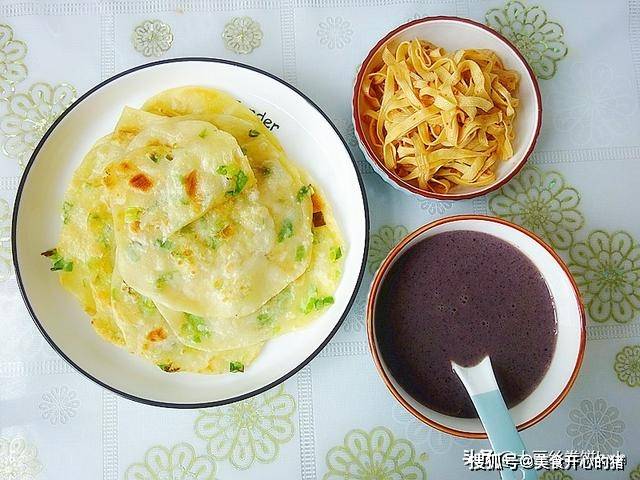 能量|快手葱油饼，外酥里软，15分钟完成，能量足又抗饿，太香！
