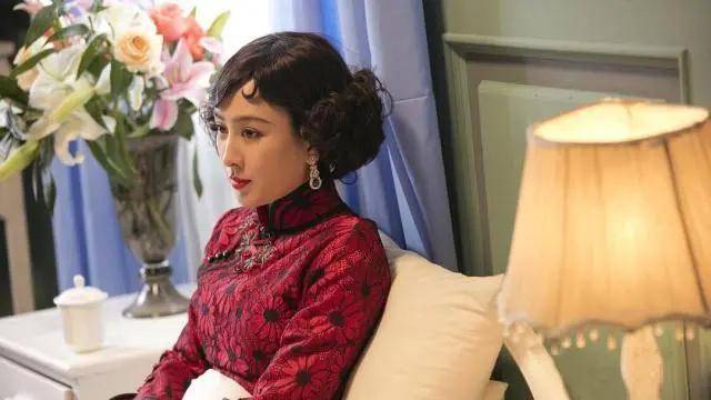 什么|马苏穿旗袍，完美诠释了什么是真正的民国名媛，美成了焦点