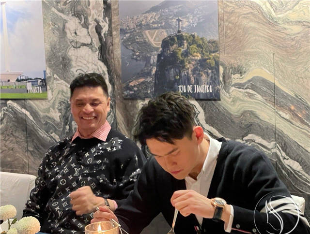 主动|孙杨走出来了！禁赛后与3兄弟水上狂欢，老爸陪其玩“摩托艇”