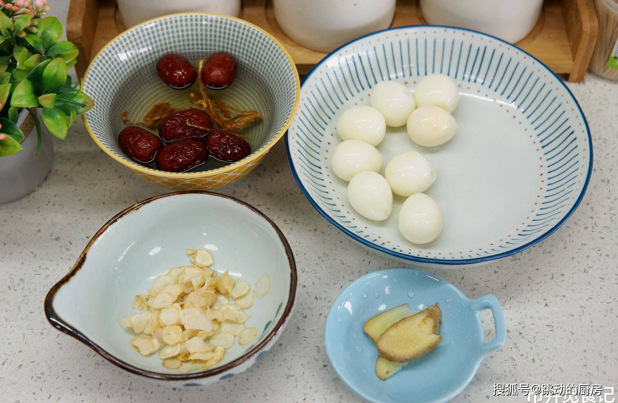 熬汤用什么鸡精最鲜 ff864af77793425aa71b0d92548e4013.jpeg