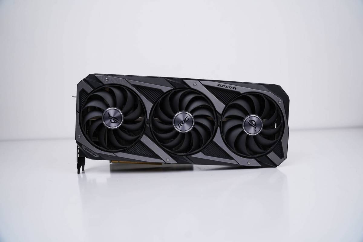 第一款是全黑的evga的rtx 3070 xc3 black gaming,这张显卡是非常想要