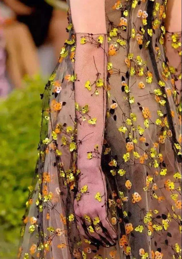 一生一世|蝴蝶堂 | AERENEY：花卉里，藏着时髦的夏天