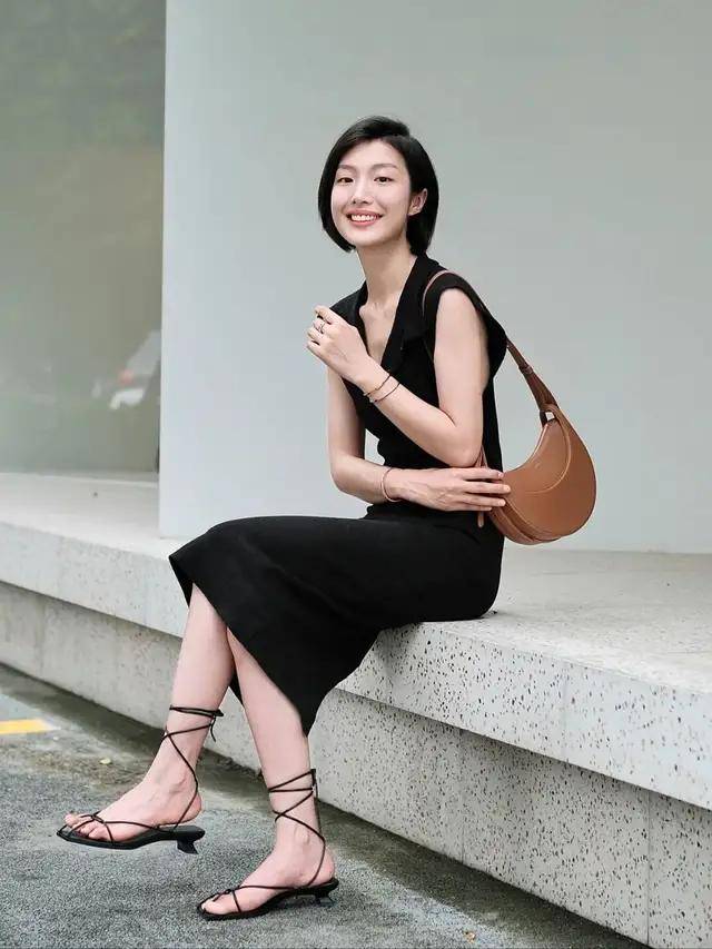 面包|别再买小白鞋了！今夏跪求你买这4双凉鞋