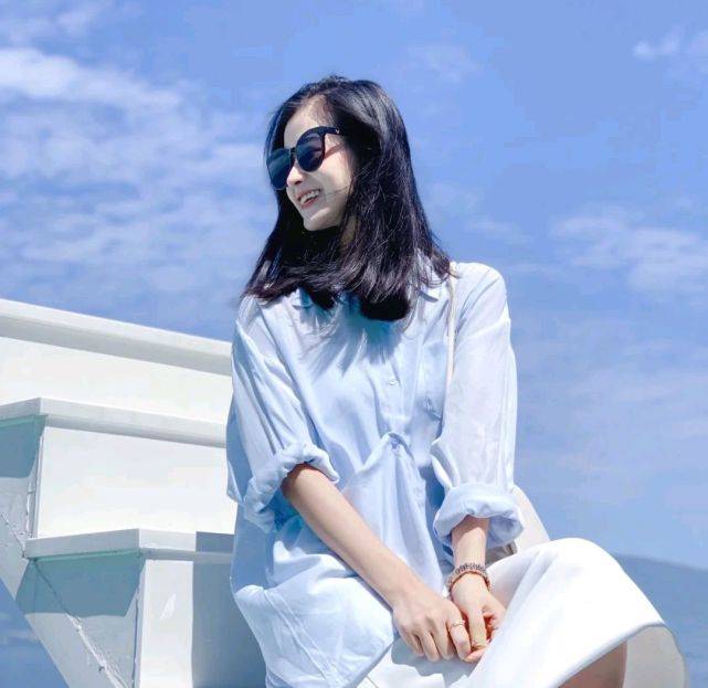 服装|日常穿搭可以很简约，但要清爽干净，穿上基础款也会很好看