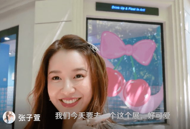 小姑娘|陈赫娇妻张子萱现身上海，稚嫩模样似少女，一家四口互动超温馨