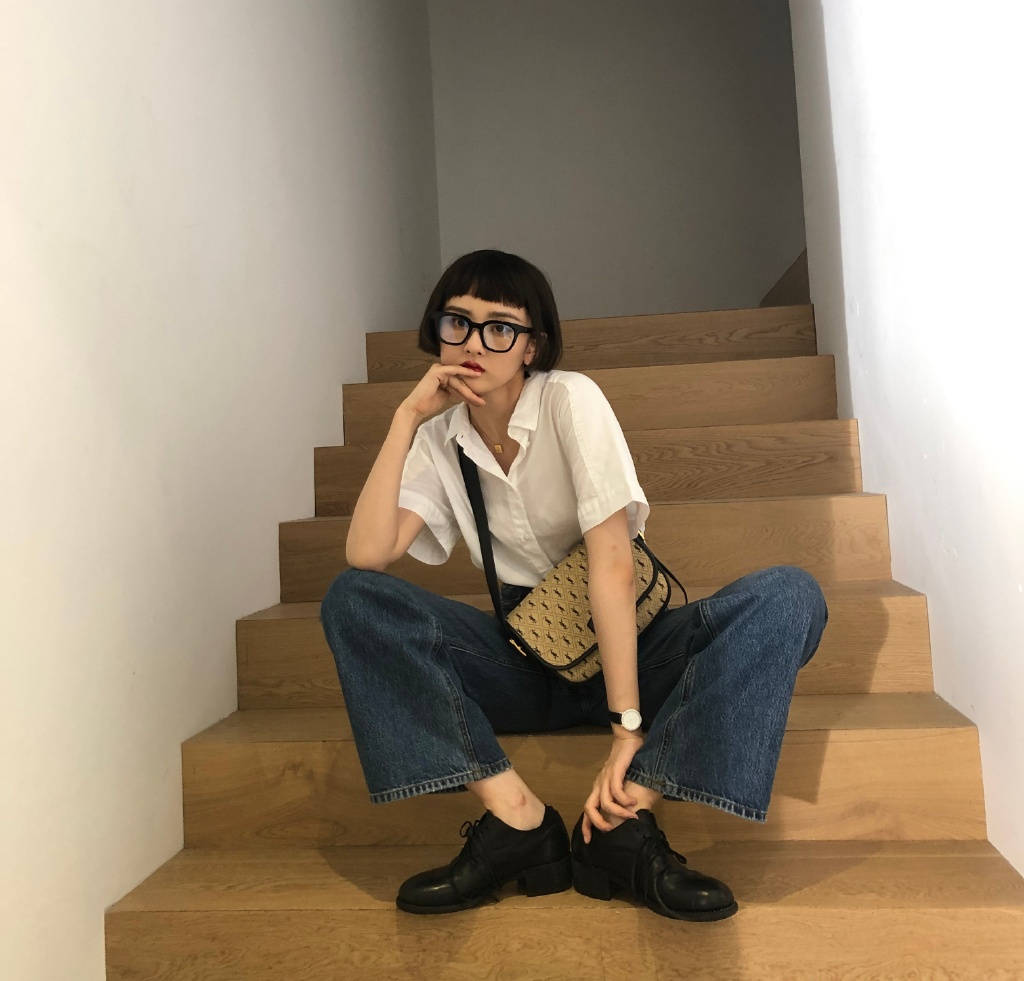 作用|元气少女宋祖儿,白色无袖连衣裙搭配高马尾,可爱甜美清灵动人