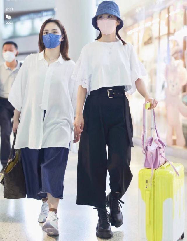 体重|Twins合体现身机场,阿娇不爱打扮乱穿衣,低调得像阿Sa助理