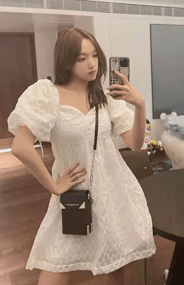 身材|蓬松娃娃裙简直是美少女必备！宽松遮肉又俏皮，轻松向赵露思看齐