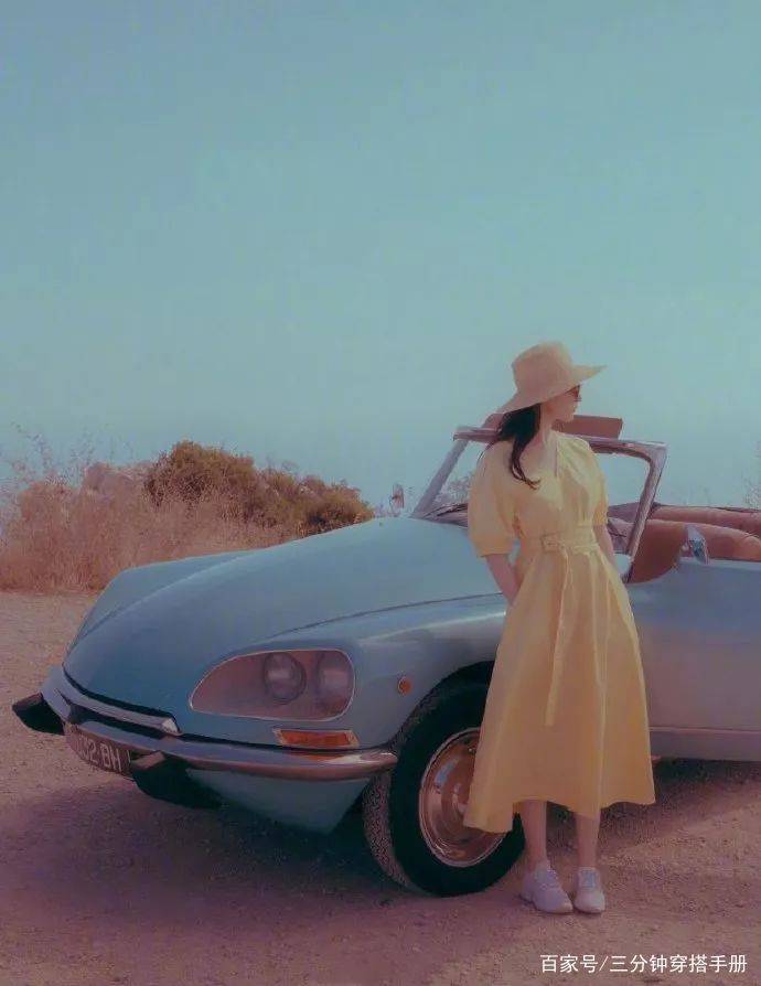 好身材|又被娜扎给惊艳到了，明黄色连衣裙超气质，却意外和刘亦菲撞衫了