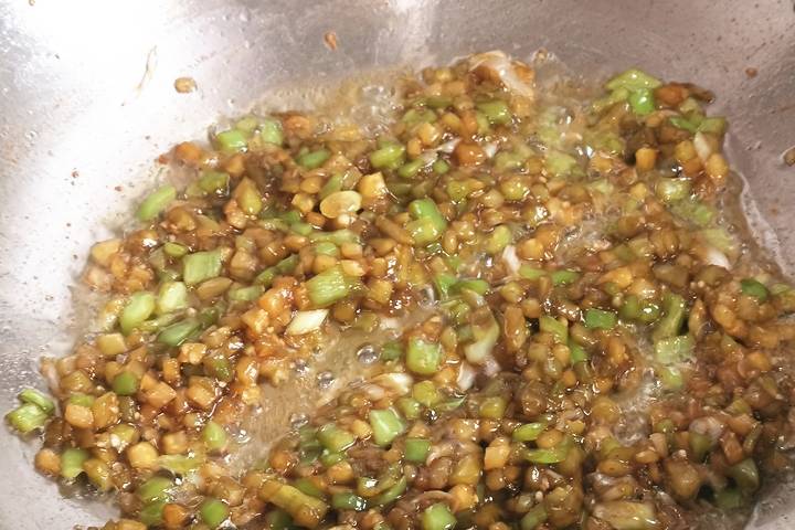 全家人|茄子的新吃法,在外面吃不到,做成馅料比肉香,出锅全家人抢着吃