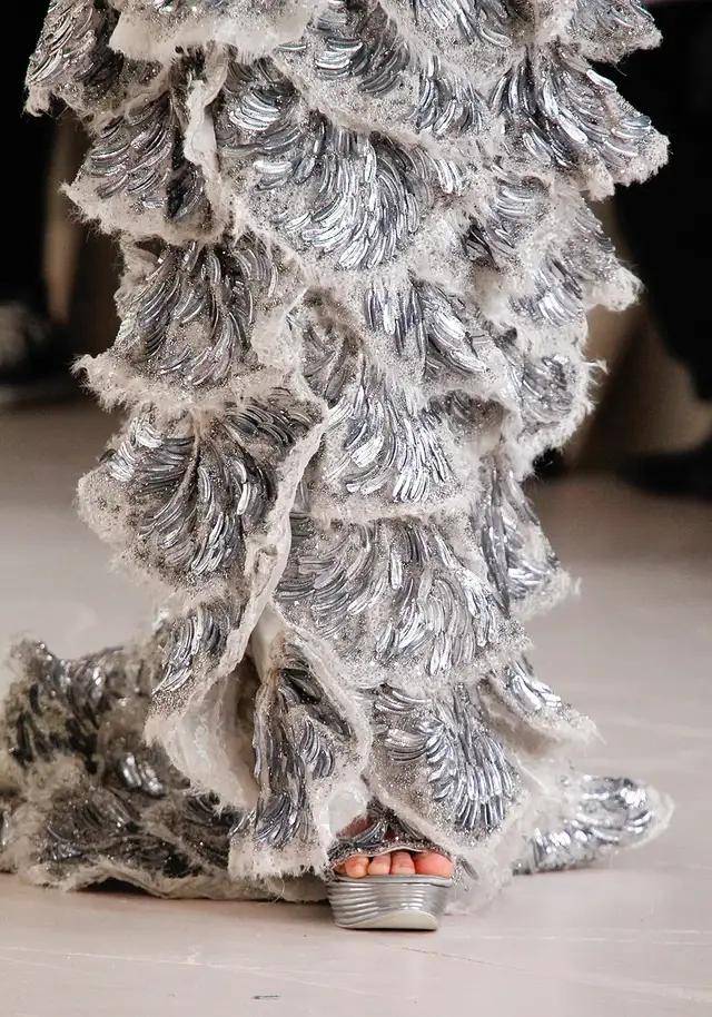 品牌|麦昆背后的女人，给凯特王妃设计婚纱，她从实习生逆袭为接班人