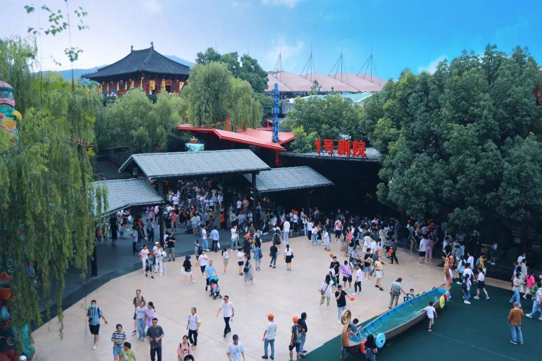 主秀1号剧院《宋城千古情》是最期待的,被称为"一生必看的演出".