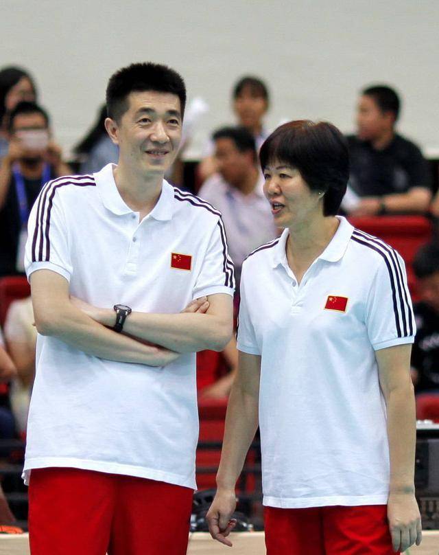 袁灵犀|官宣！郎平带女排4大助教出征奥运会，安家杰在列，魏秋月老公随行