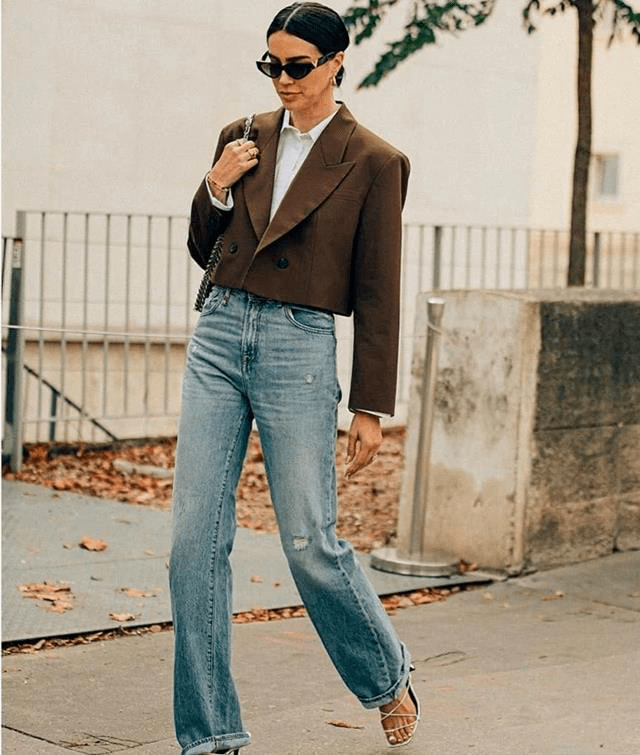 "|鲨鱼裤"退位让贤"!今年大火的牛仔阔腿裤太精致,打造最in穿搭