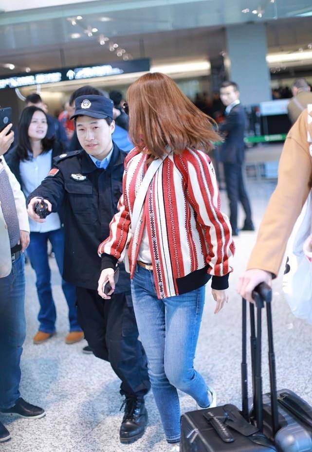 设计|林心如身体有些发福,外套都要穿纵条纹来显瘦,不过发型真减龄