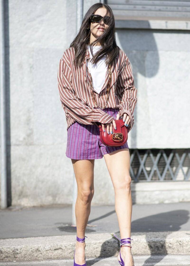 身材|条纹衬衫的清爽谁知道？胖瘦的妹子都能穿，选对款式老时髦了