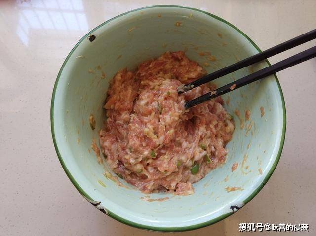 胡椒面|儿子点名要吃这早餐，简单快手，软乎喷香，每次都得吃上2大盘