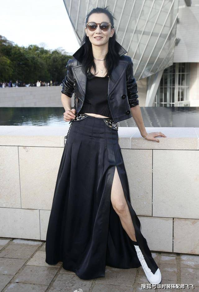 中性|五十岁的女人怎么穿出优雅感?学张曼玉减龄中性穿搭,时尚又高级