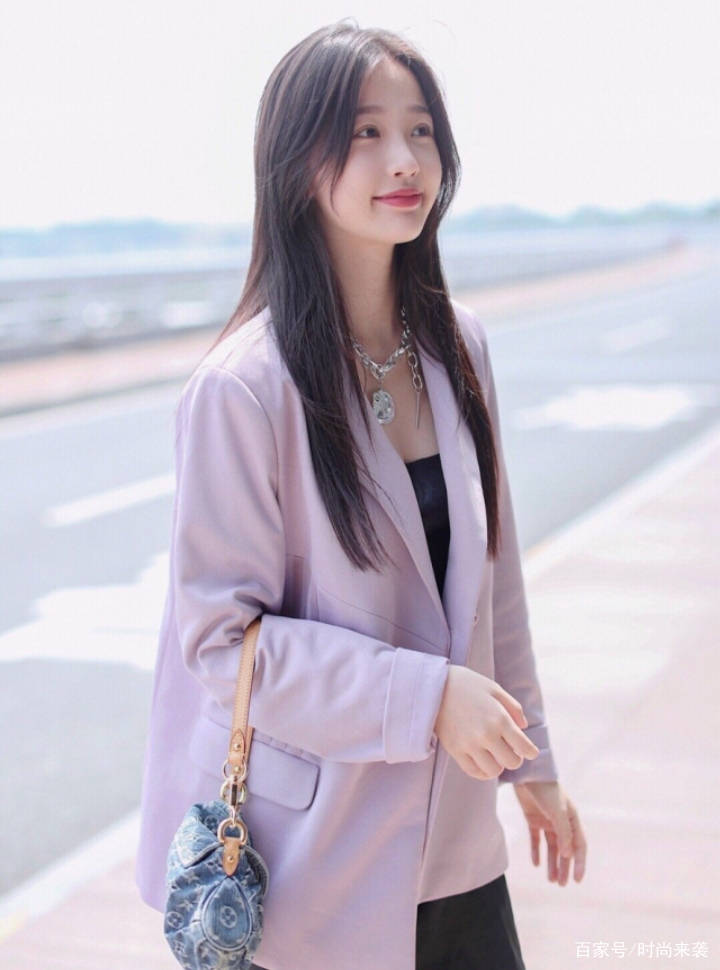 上海|虞书欣的夏日清爽装火了,打底裙配藕紫色西服,一股纯美扑面而来