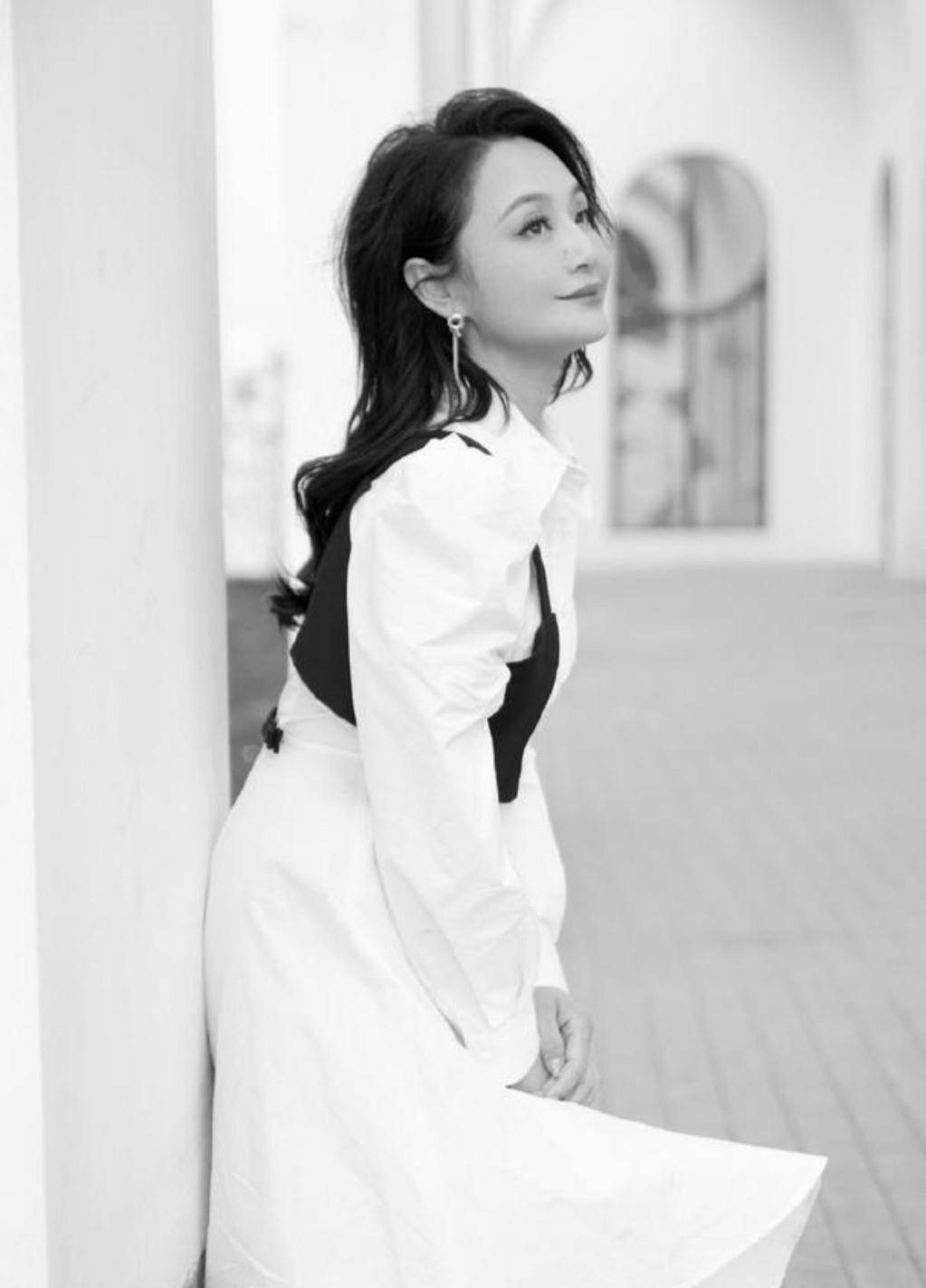 曹颖秀出与儿子合照,10岁儿子已经跟妈妈齐肩高,超高颜值很吸睛_女性