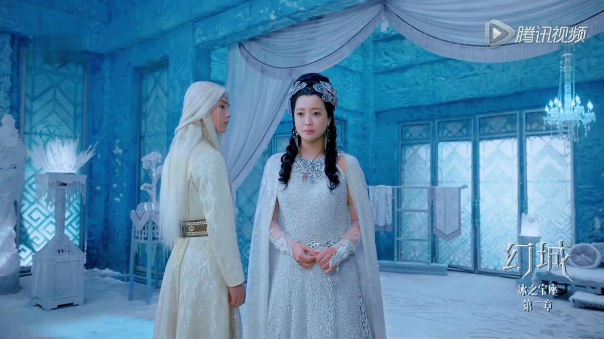 女王|盘点幻城里的奇葩服饰：梨落穿短裙，莲姬穿无袖，女王都爱荷叶领