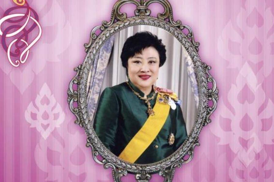 原创64岁颂妃罕见亮相头发全白眼神呆滞育坤家族千金美人迟暮