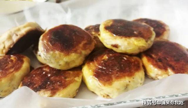 豆沙|做月饼不用烤箱，这个豆沙蛋黄馅月饼虽然外观不好，但口感真的好