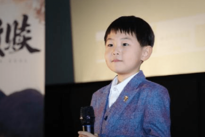 因为|曾5岁就登上春晚舞台，年薪百万全家人靠他养，如今却变成这样