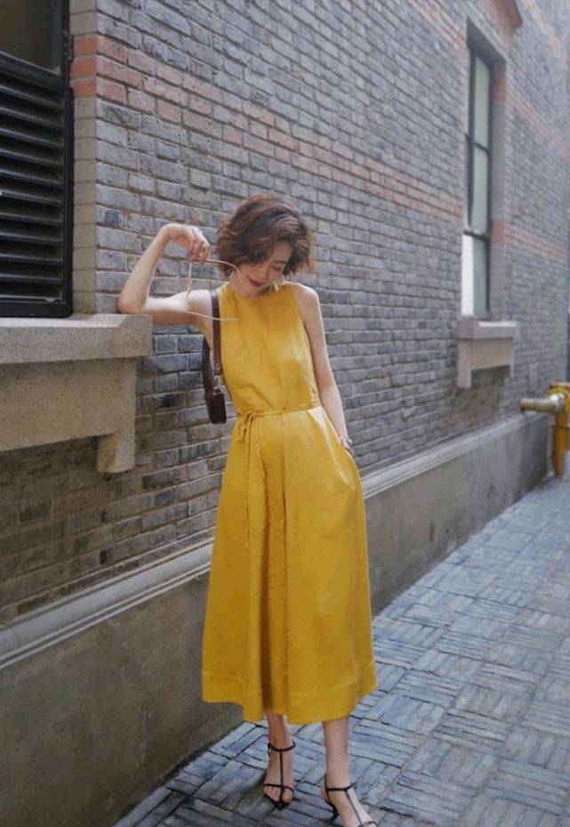 大气|要成为精致的女人并不难，简约大气的穿搭就很好看，优雅又有魅力