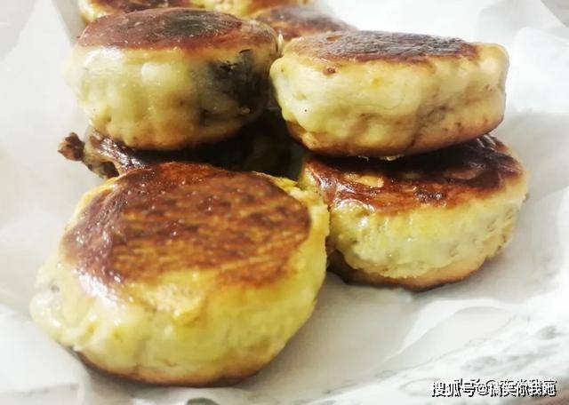 豆沙|做月饼不用烤箱，这个豆沙蛋黄馅月饼虽然外观不好，但口感真的好